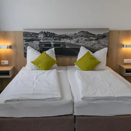Highway Hotel 3*