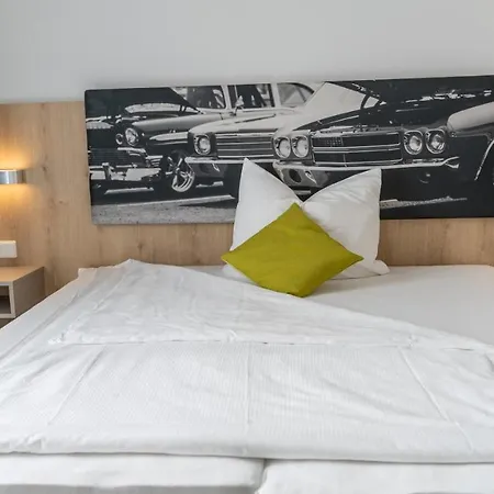 Hotel Highway