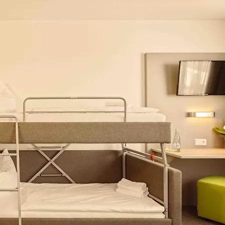 Hotel Highway