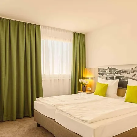 Hotel Highway