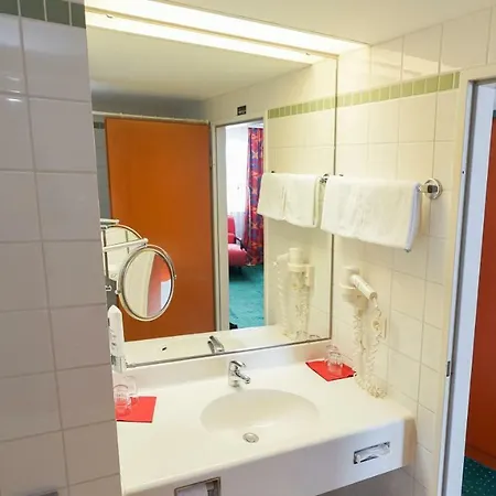 Highway Hotel 3*
